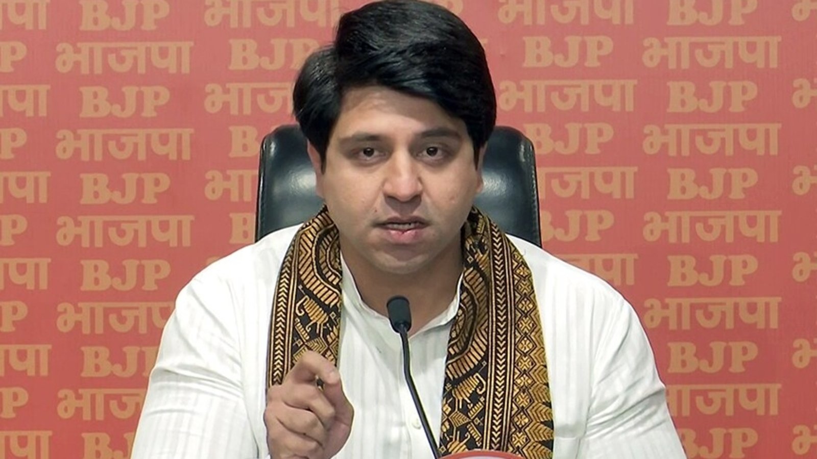 Shehzad Poonawalla Quits BJP, Sparks Political Debate